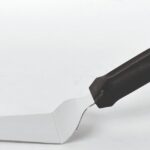 ΣΠΑΤΟΥΛΑ ΣΕΡΒΙΡΙΣΜΑΤΟΣ ΤΡΙΓΩΝΙΚΗ ΜΕ ΛΑΜΑ 15Χ6 CM ΚΑΙ ΛΑΒΗ ΡΡ